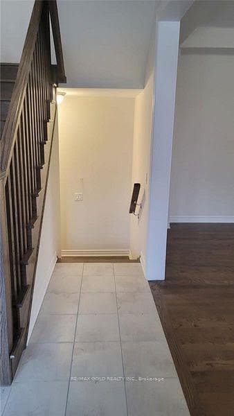 1 Sparrowbrook Street photo 4