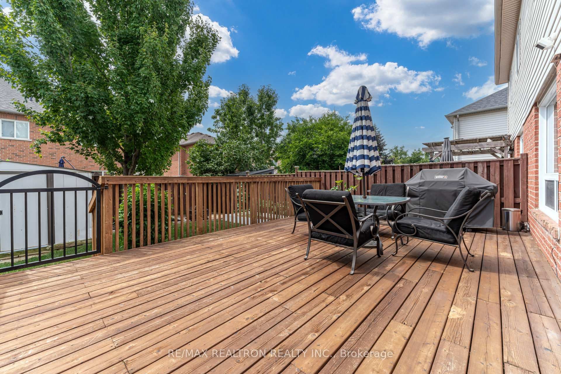 129 Mowat Crescent photo 29