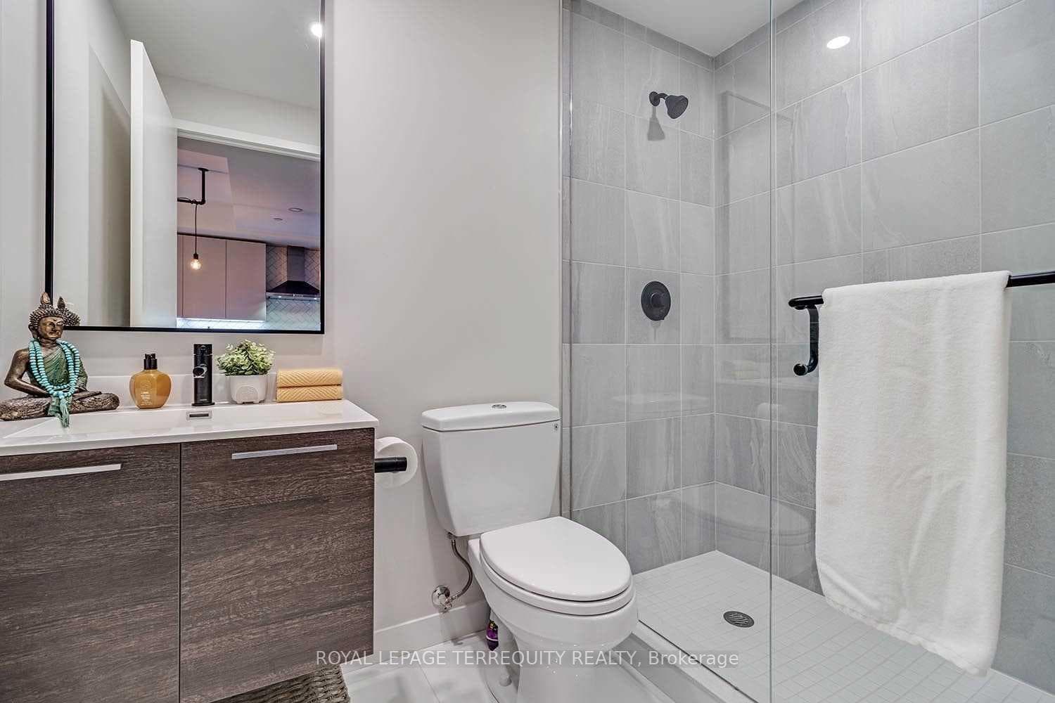 2118 Bloor Street Unit 403 photo 14