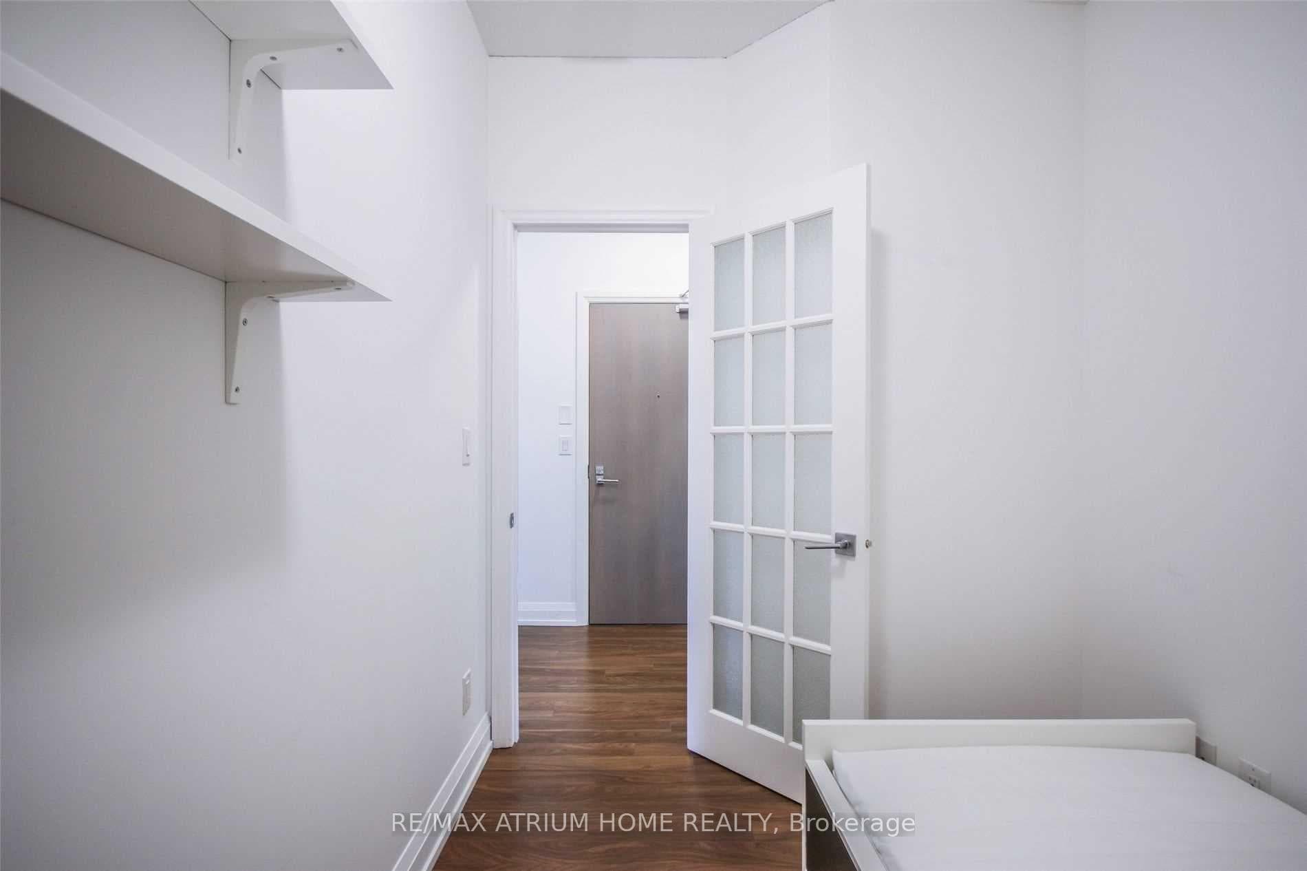 7167 Yonge Street Unit 302 photo 4