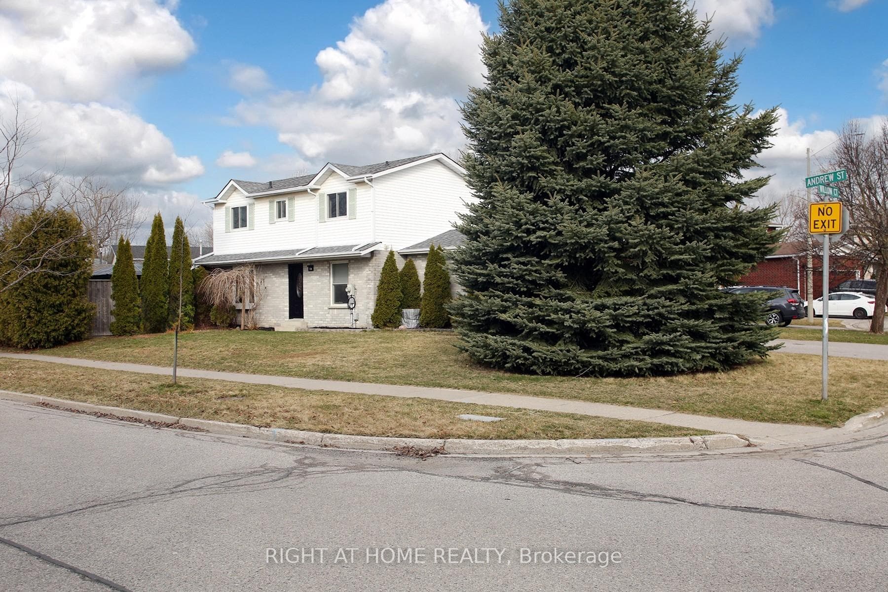 136 Andrew Street photo 2