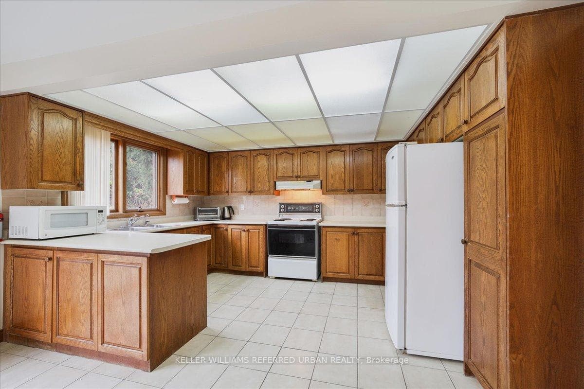 219 Ellerslie Avenue photo 11