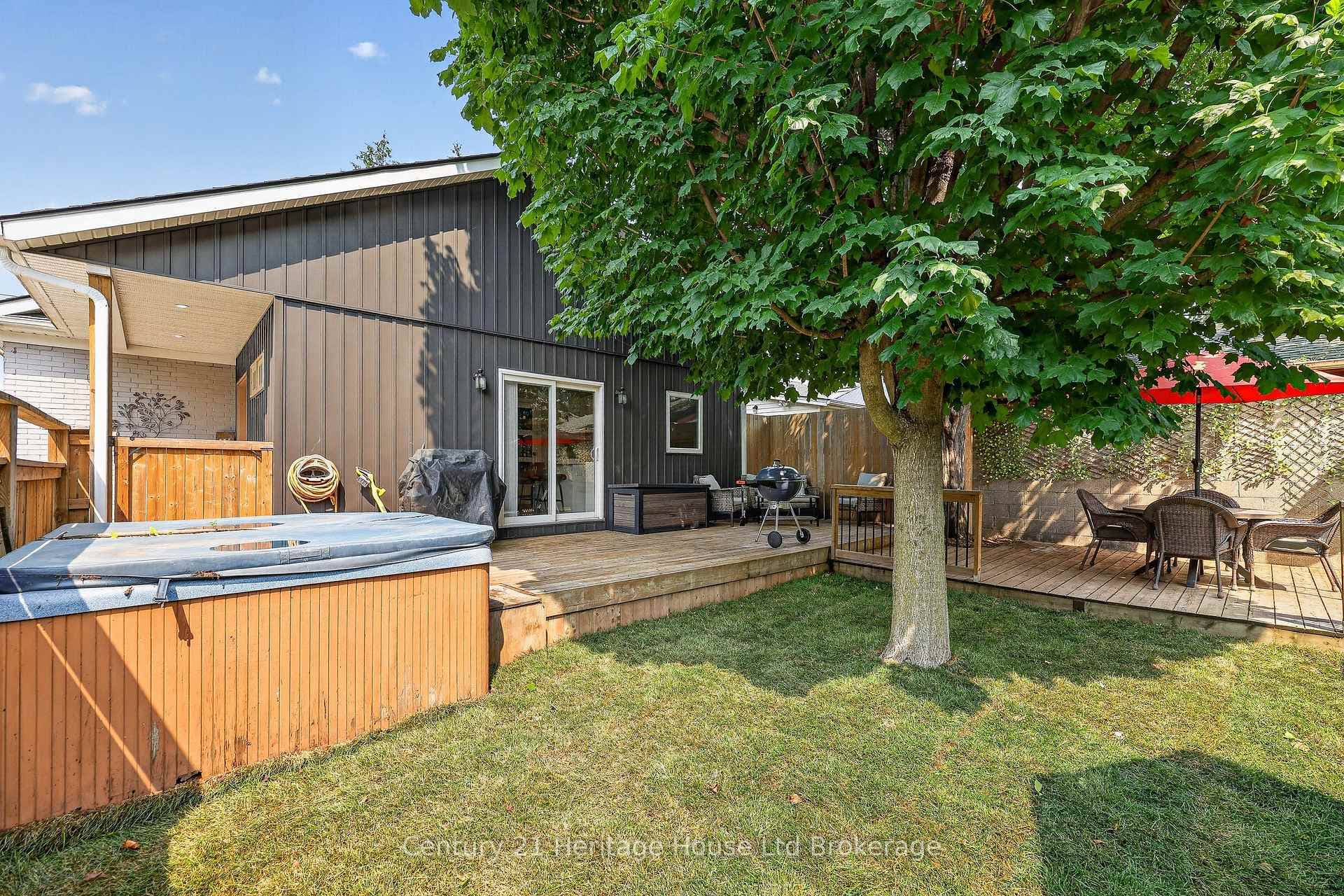272 Wellington Street photo 5