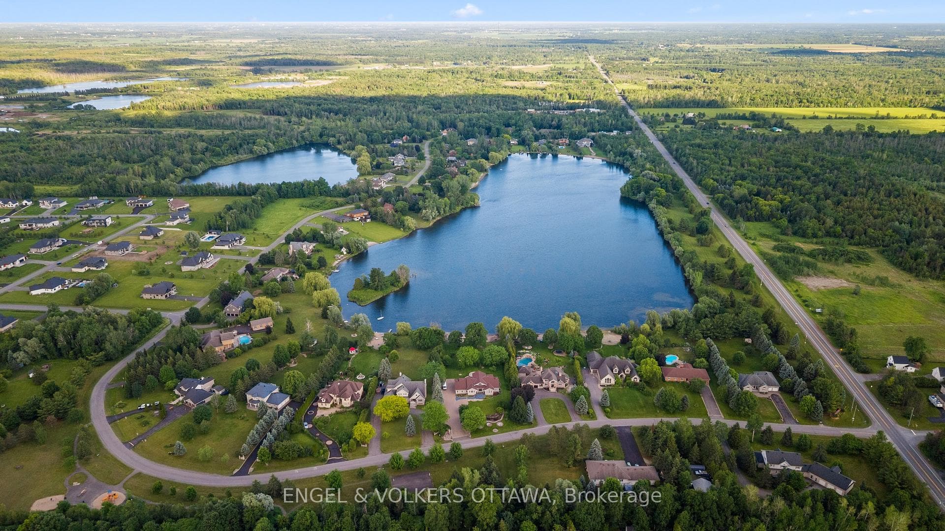 1562 Lakeshore Drive photo 44