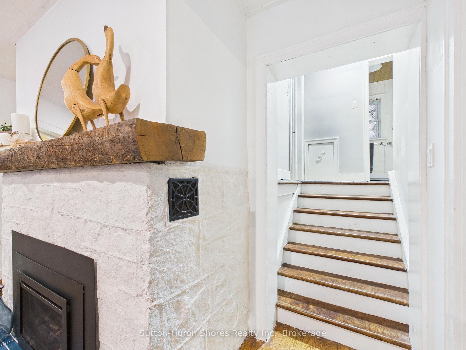 669 Louis Street photo 13