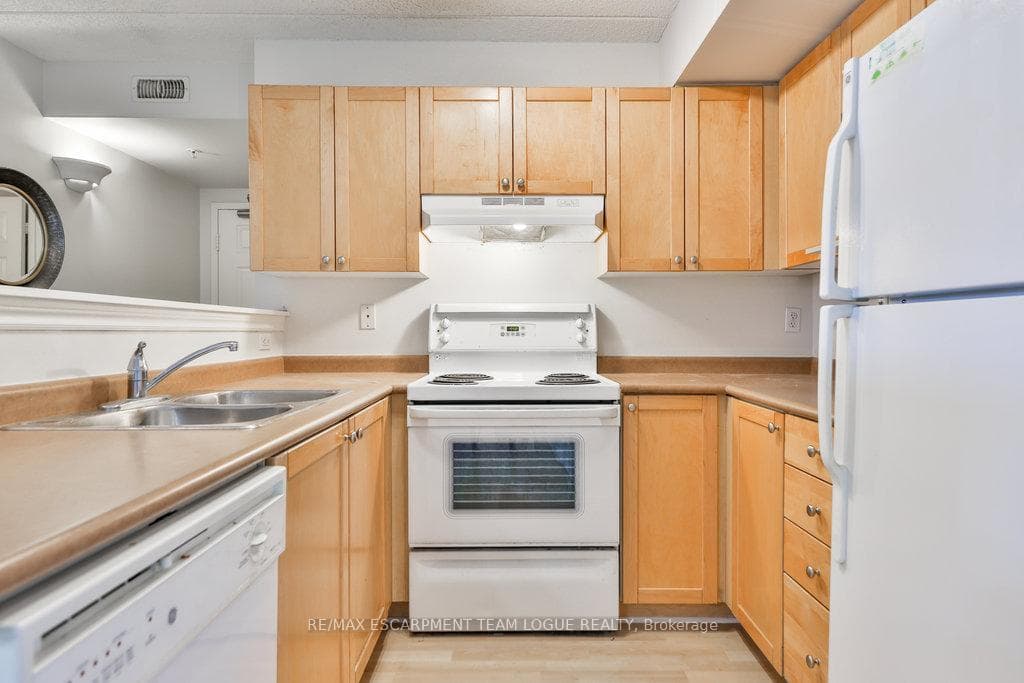 2065 Appleby Line Unit 310 photo 5