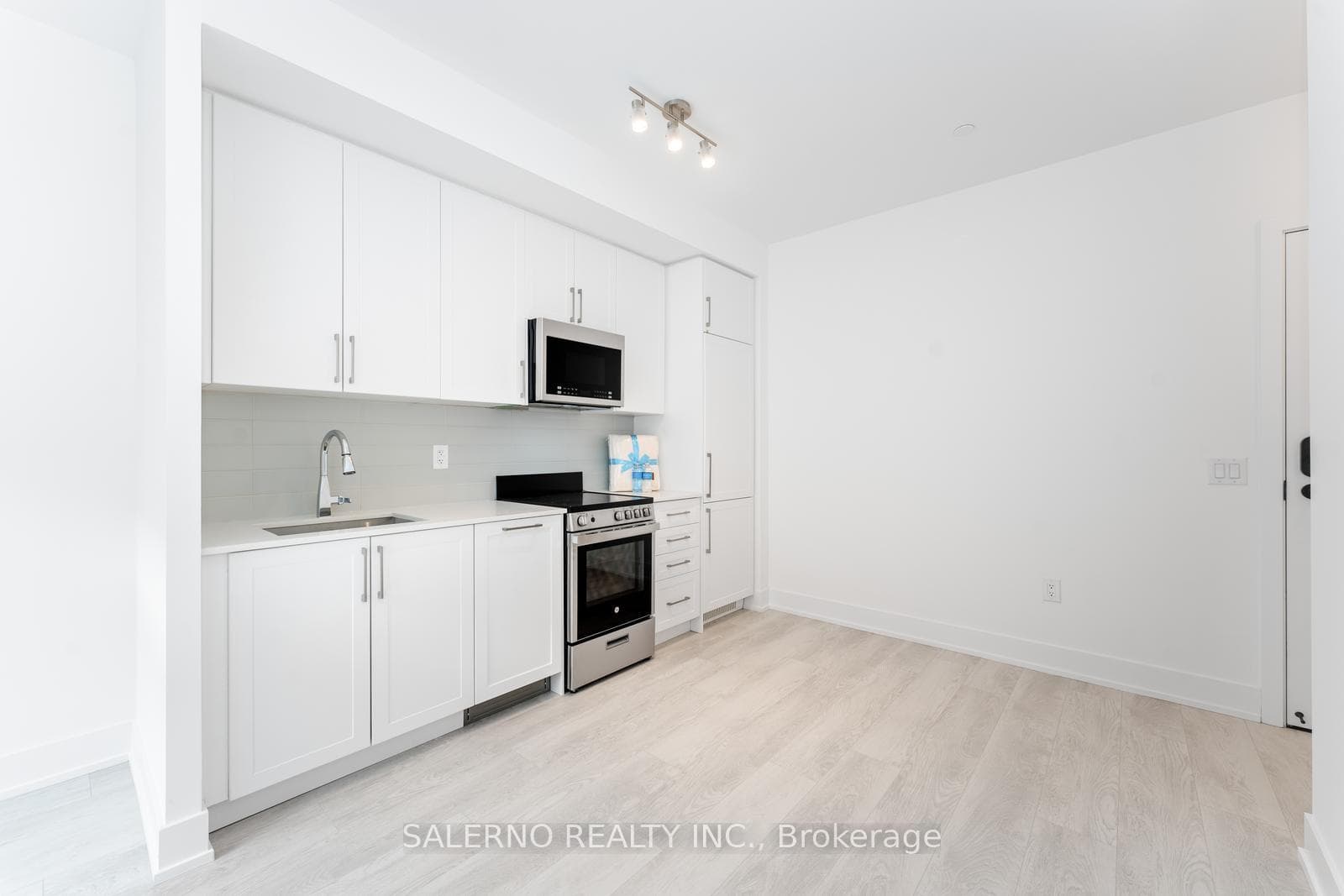 2450 Old Bronte Road Unit 621 photo 15
