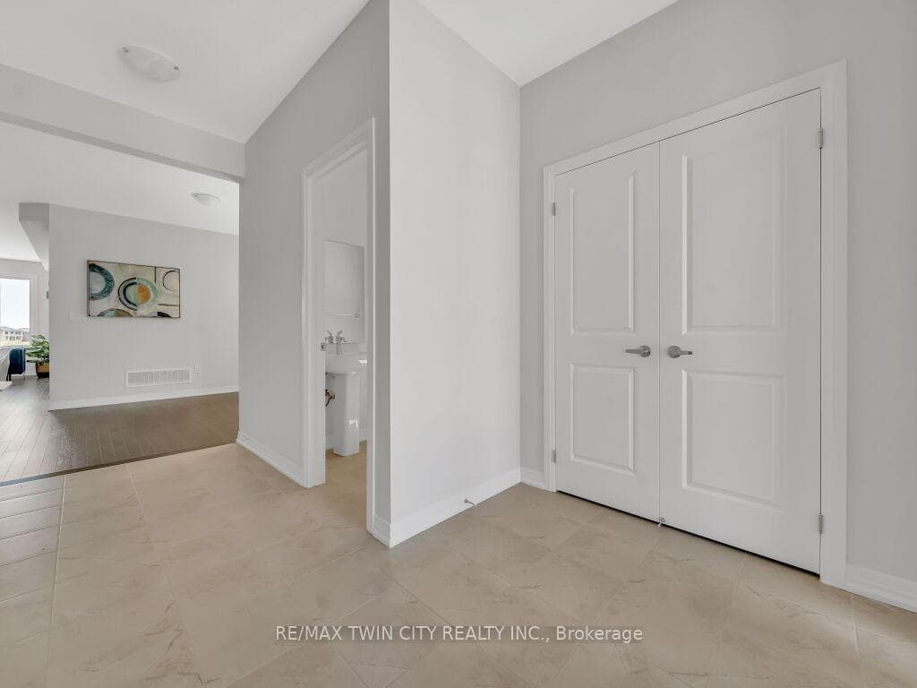 282 NEWMAN Drive photo 4