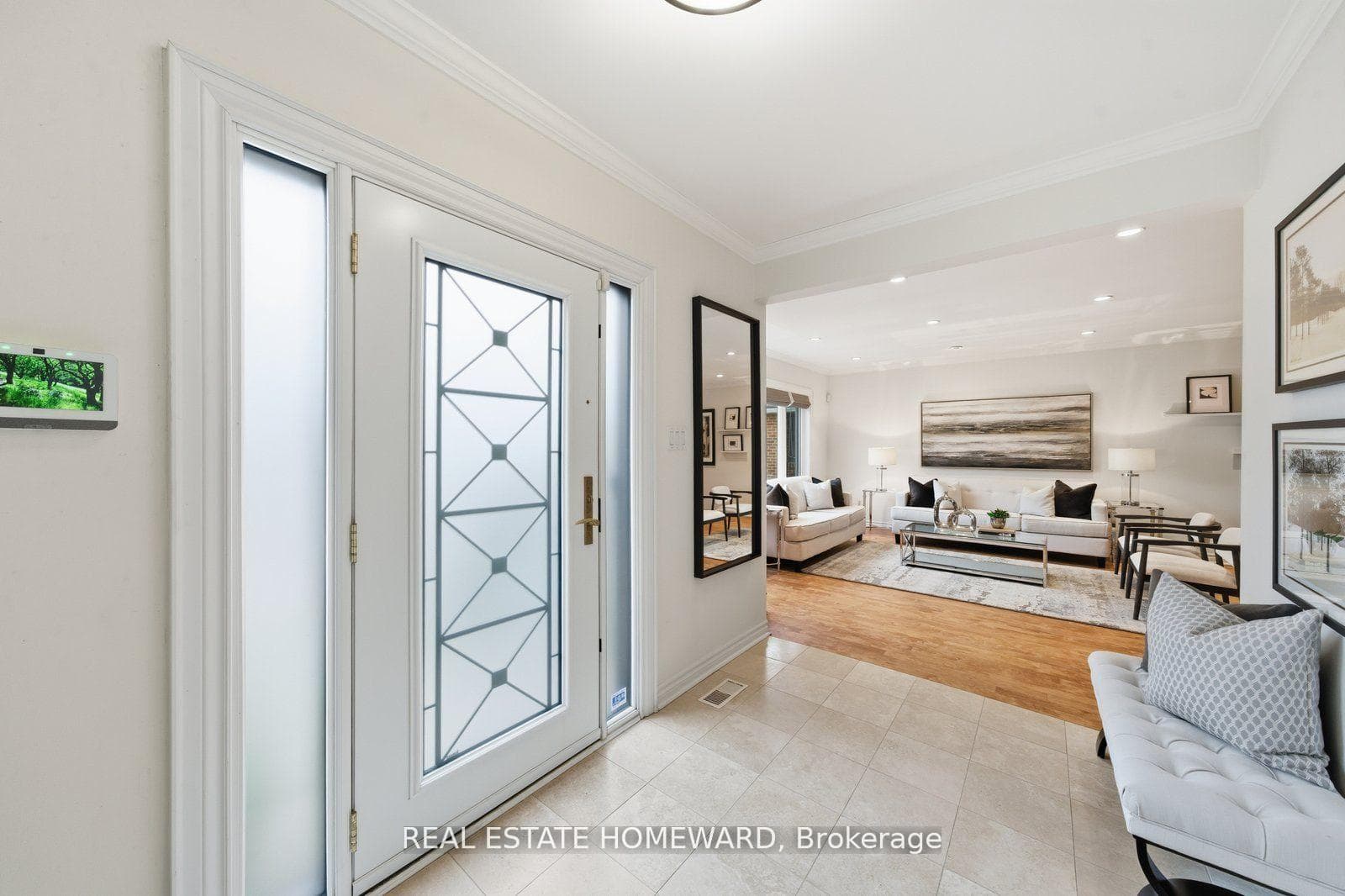 30 Lynn Road photo 3