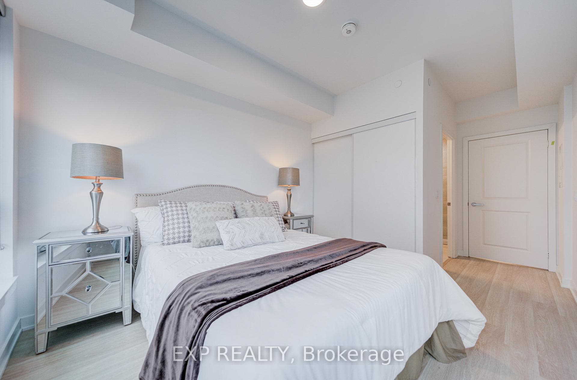 30 Upper Mall Way Unit 2707 photo 16