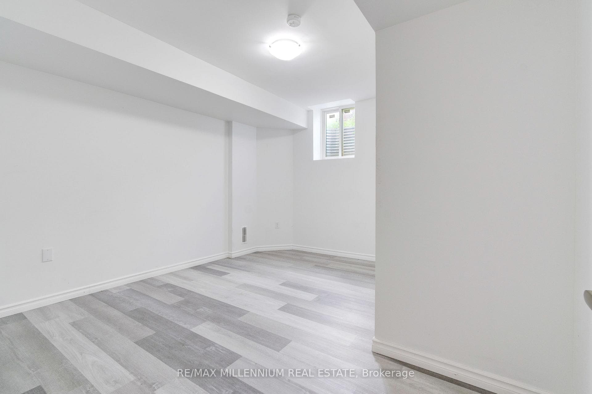 481 Bessborough Drive photo 26