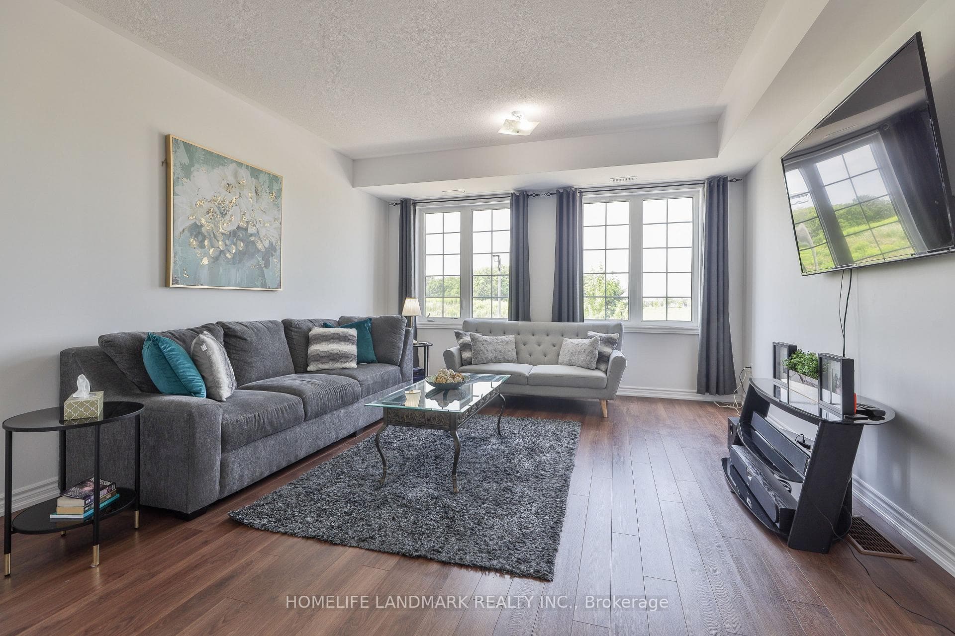 153 Rustle Woods Avenue photo 2
