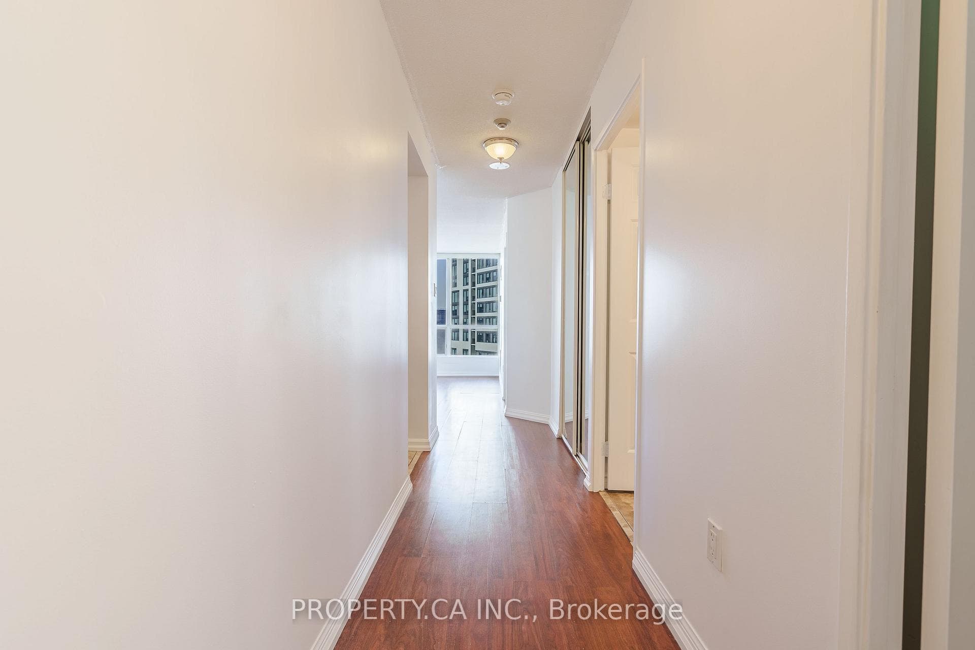 101 Subway Crescent Unit 901 photo 2