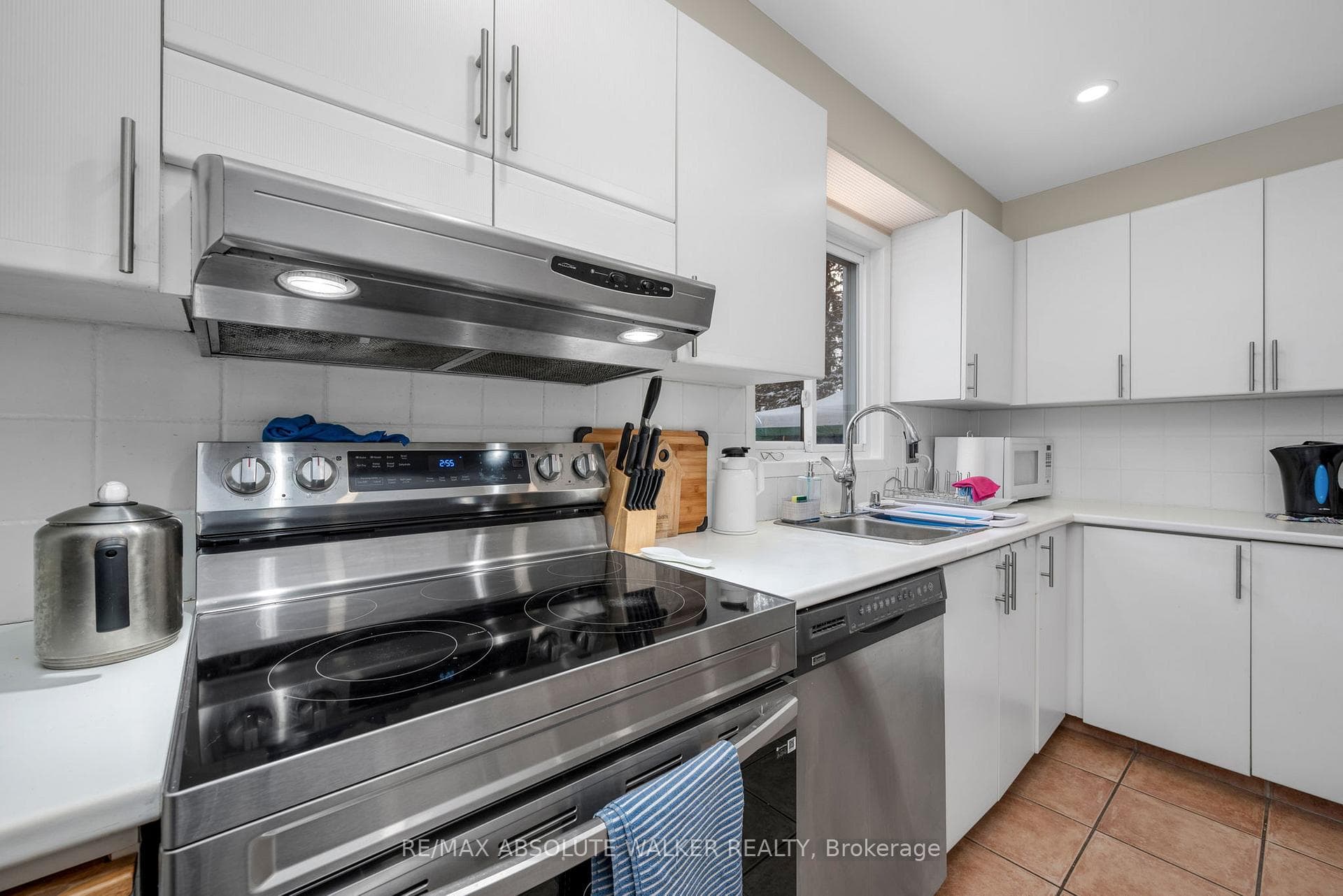 1849 Montereau Avenue photo 15