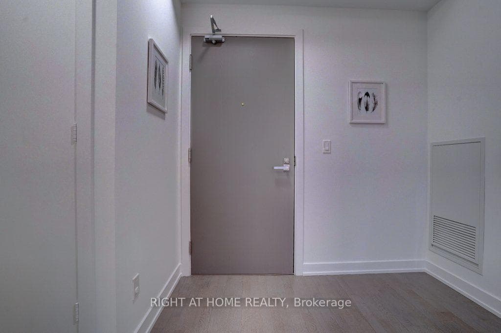 501 St Clair Avenue Unit 517 photo 4
