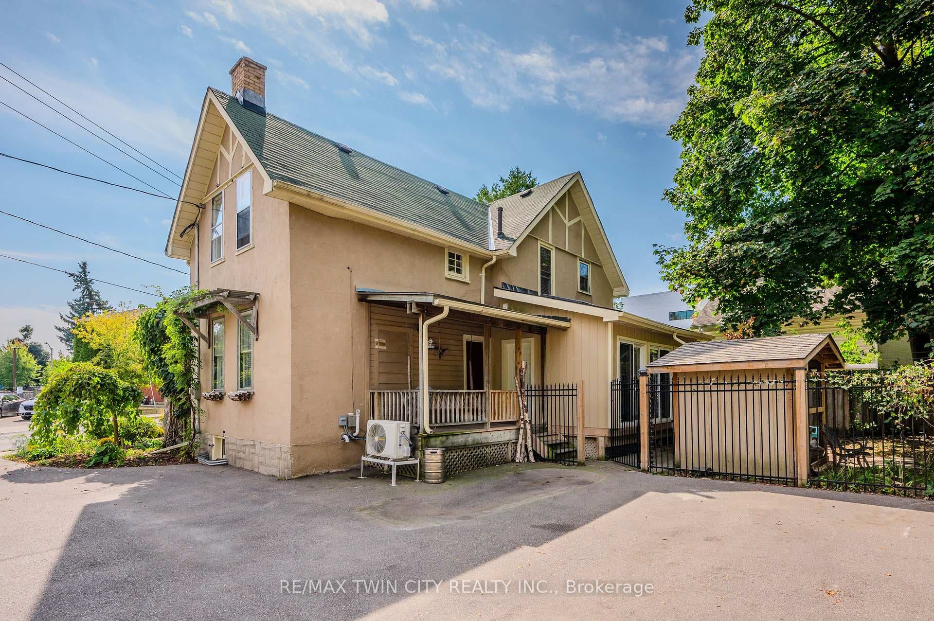 111 Lancaster Street photo 29