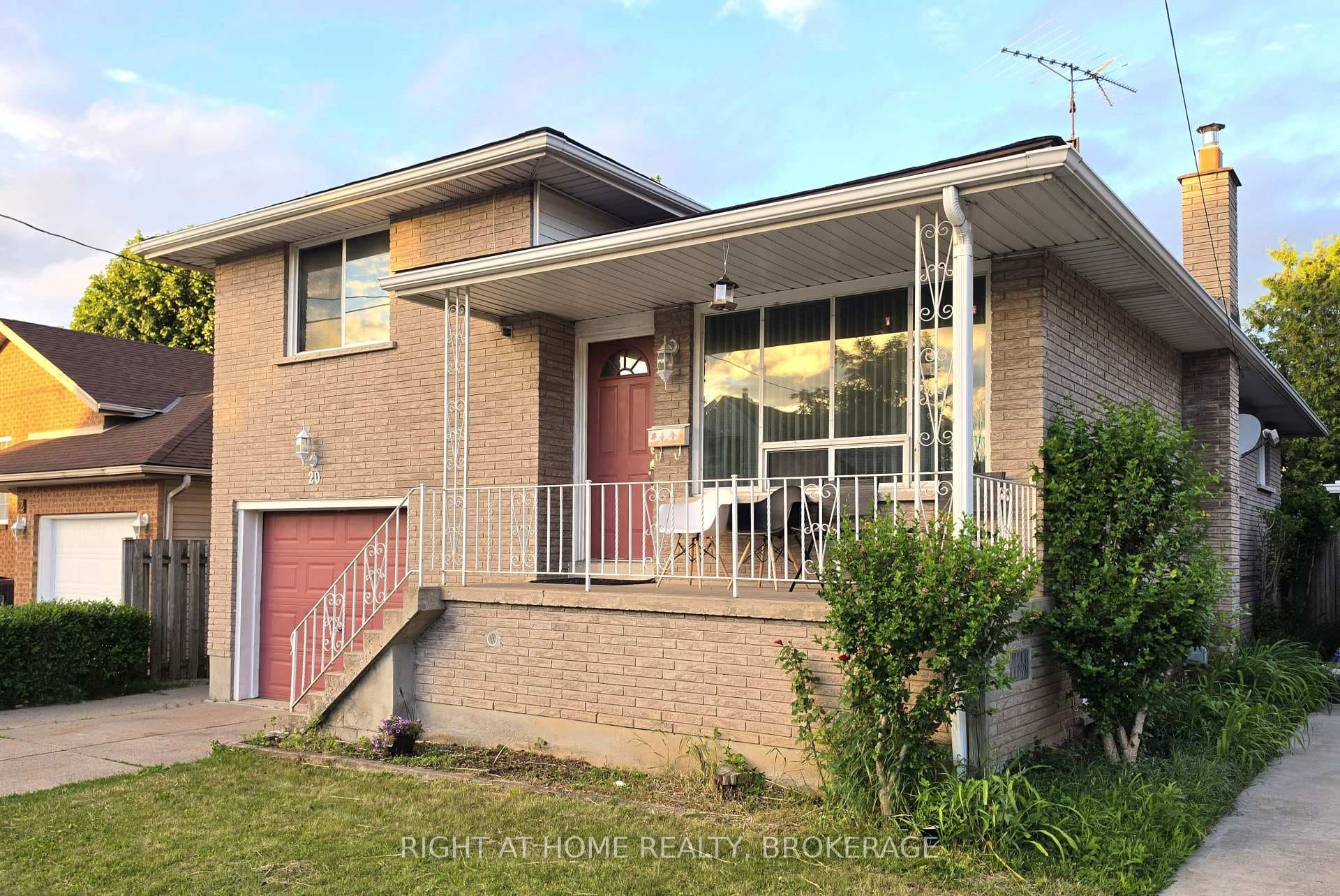 20 Augusta Avenue photo 6