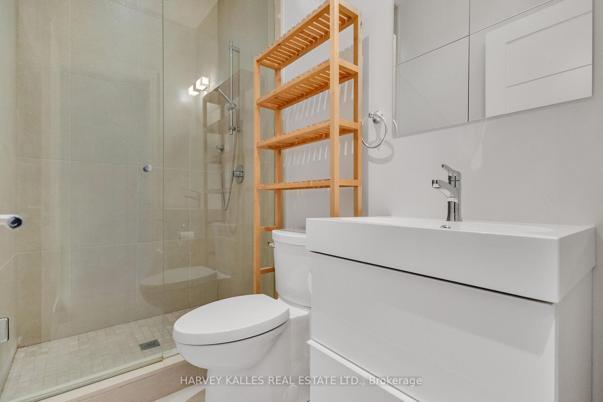 172A Lawrence Avenue photo 41