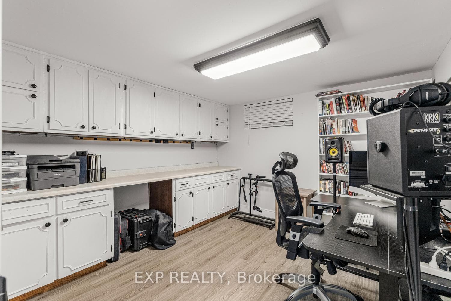 577 Dewan Street photo 36