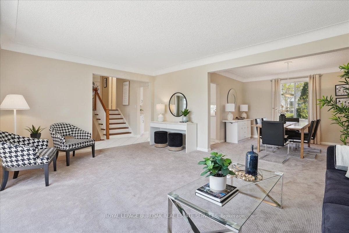 401 Valanna Crescent photo 6