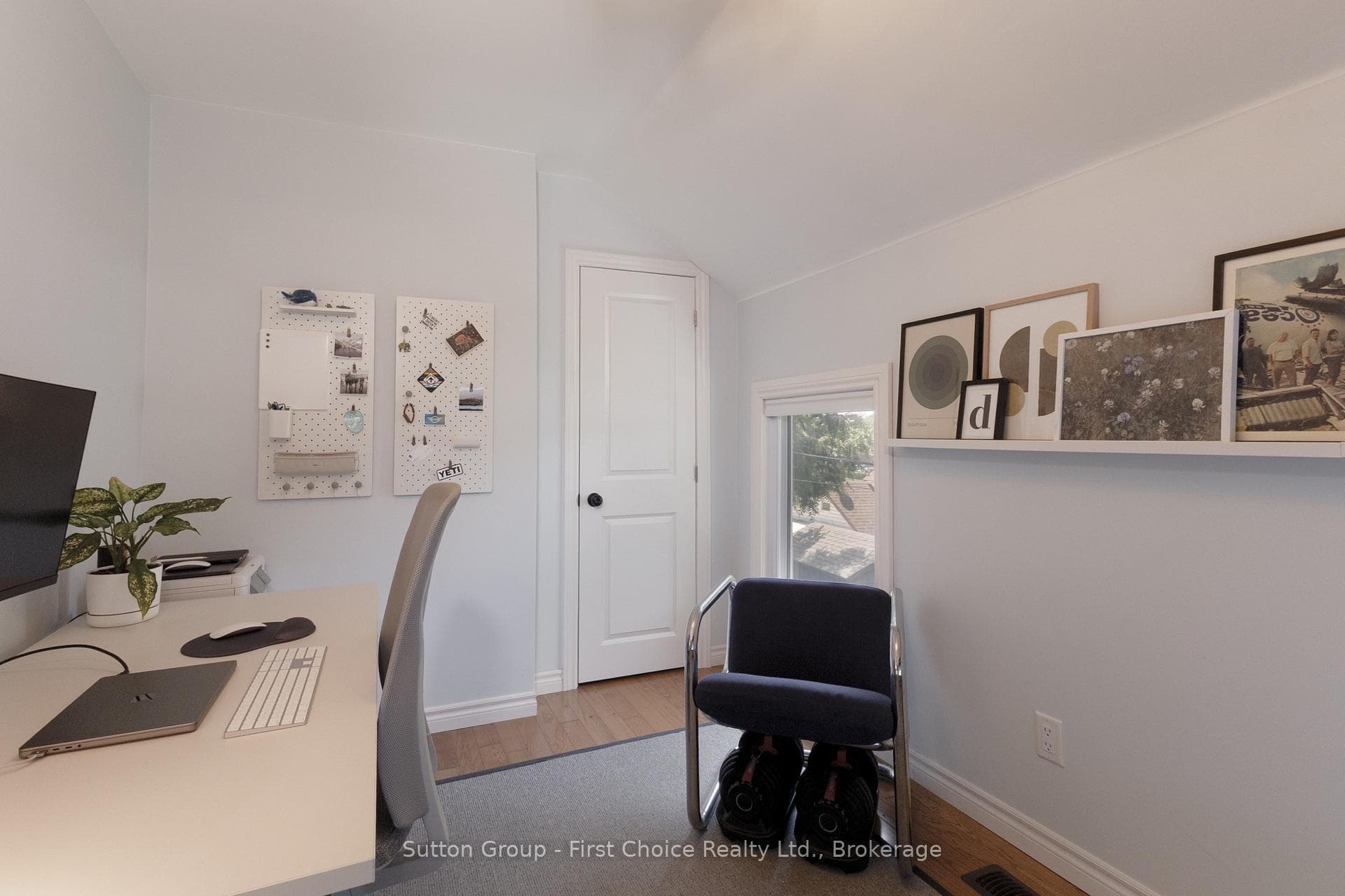 293 Wellington Street photo 27