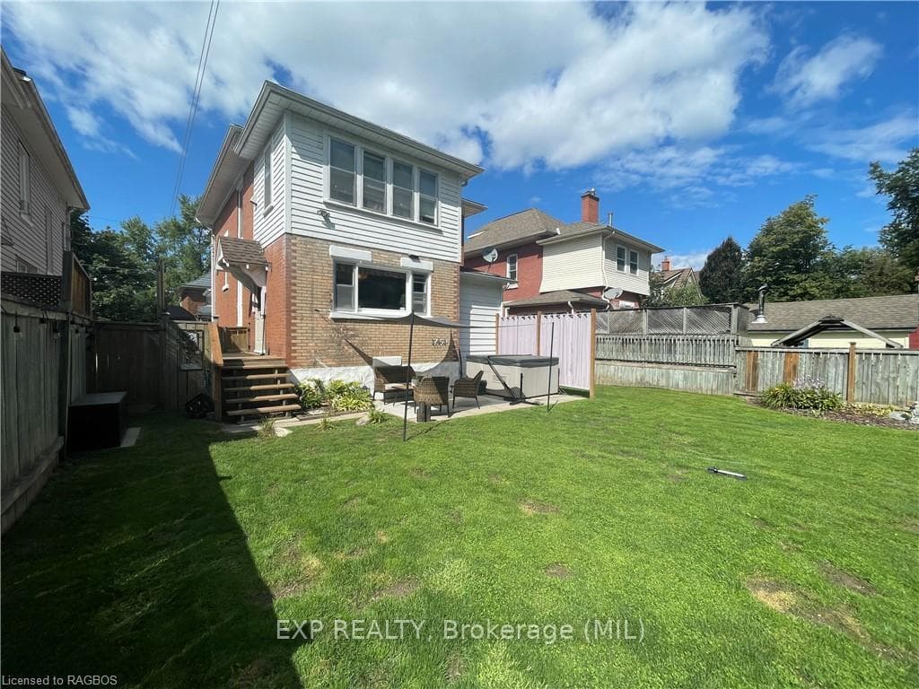 295 9TH Street photo 19