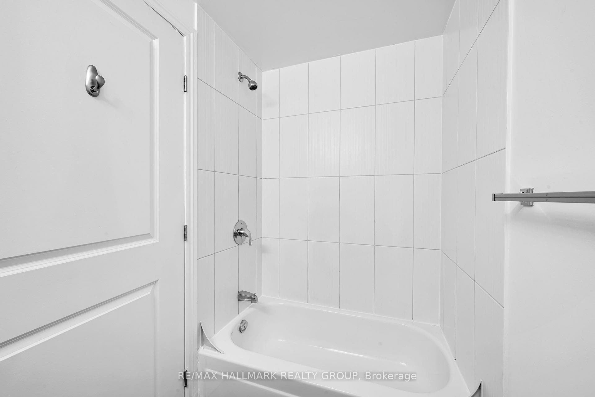 429 Kent Street Unit 114 photo 9
