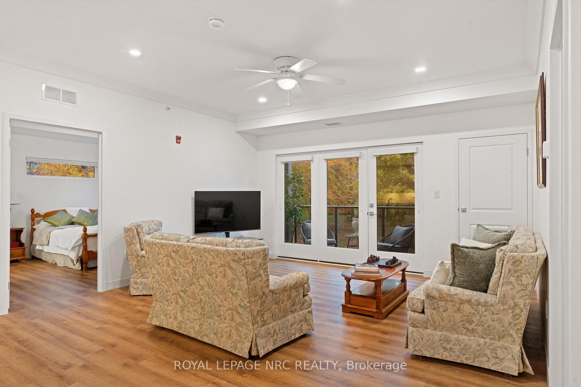 Spacious living room