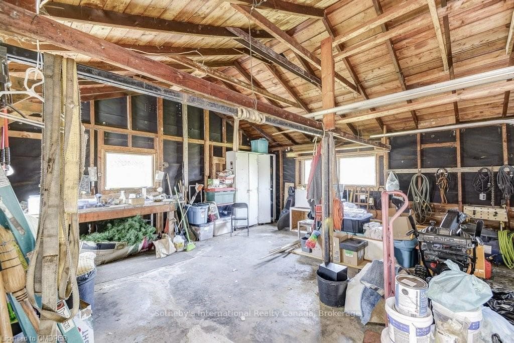 5688 SHERKSTON Road photo 27