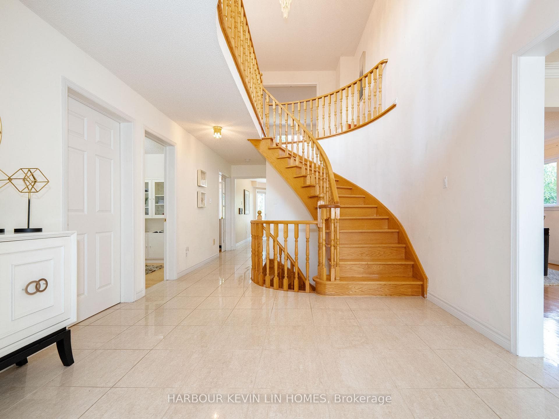 364 Valleymede Drive photo 6