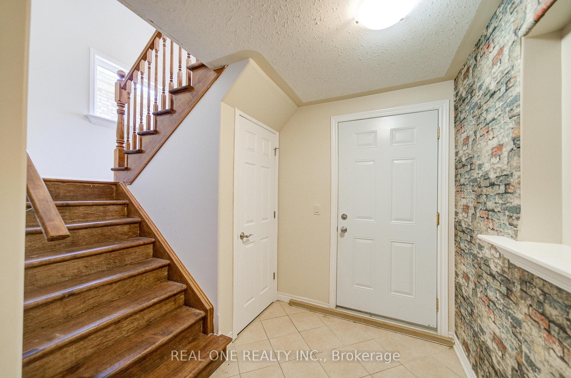 105 Milroy Drive photo 25
