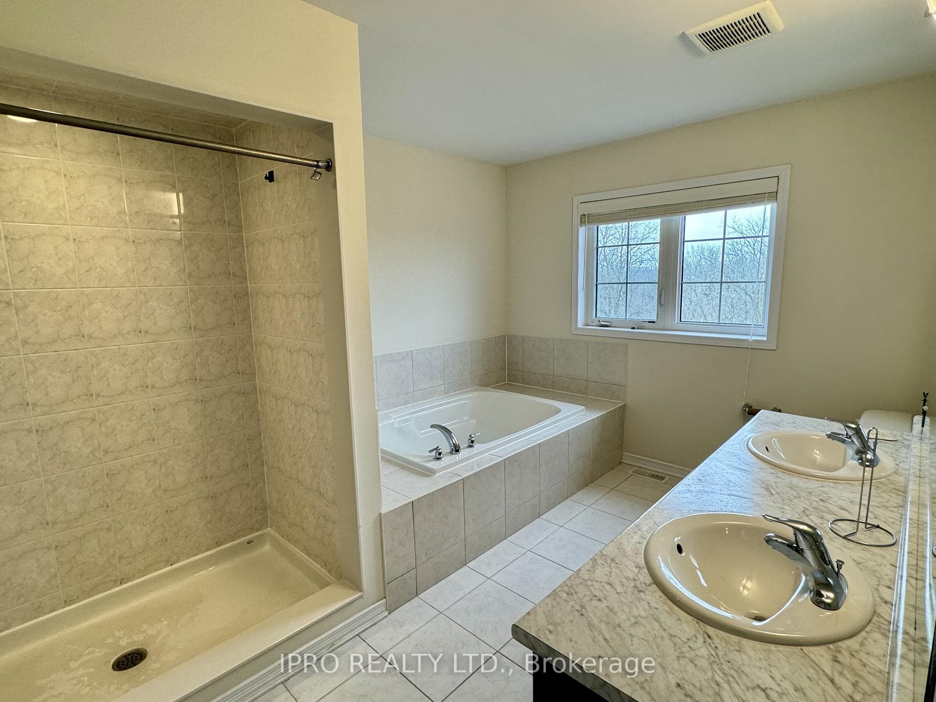 1 Fleming Crescent photo 10