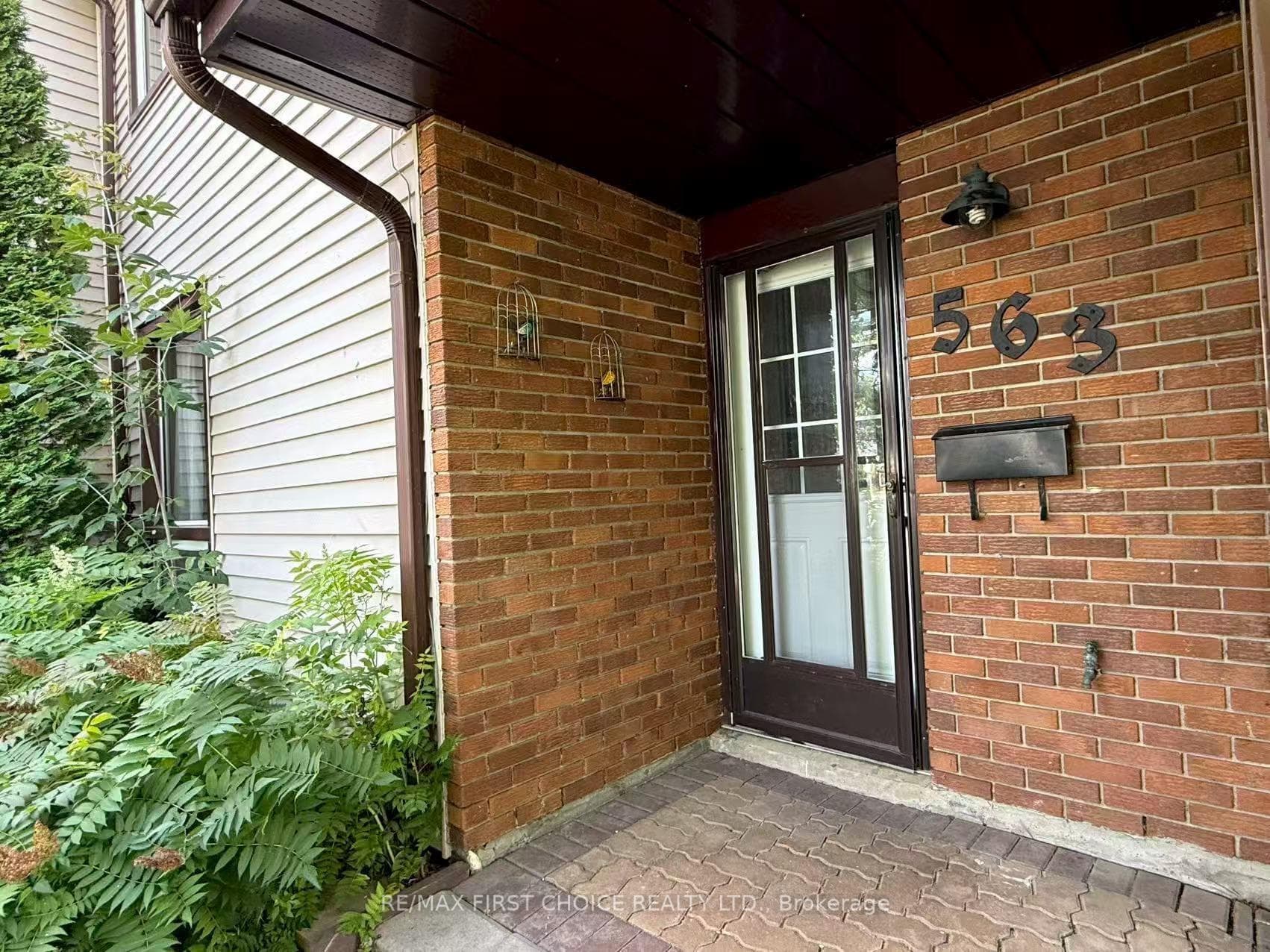 563 Pasteur Road photo 3