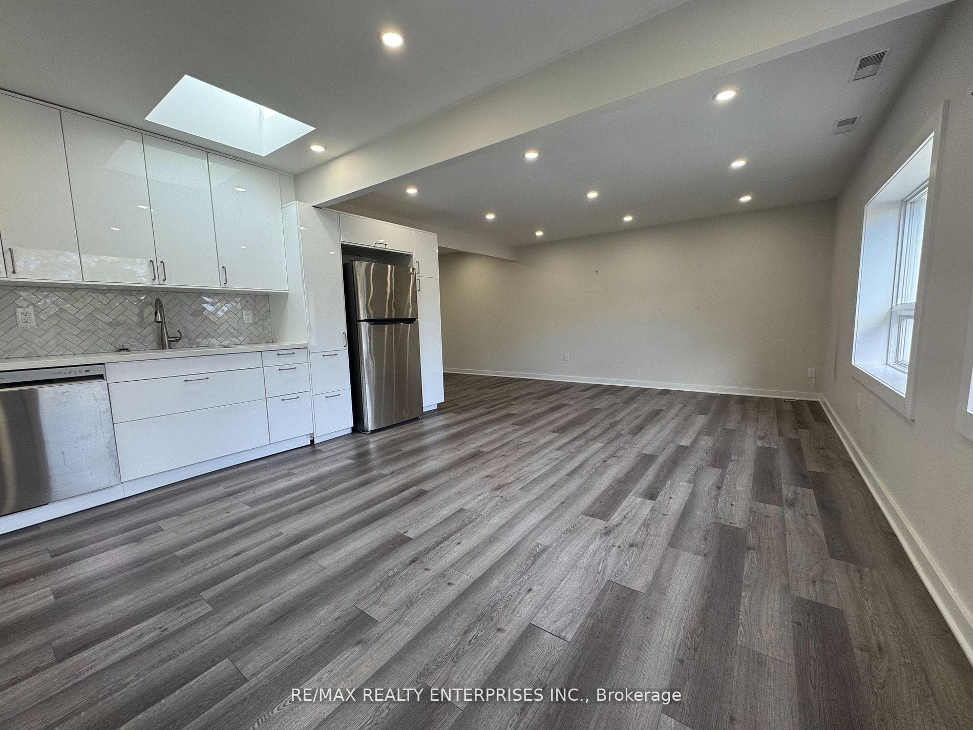 285 Lakeshore Road Unit 2 photo 4
