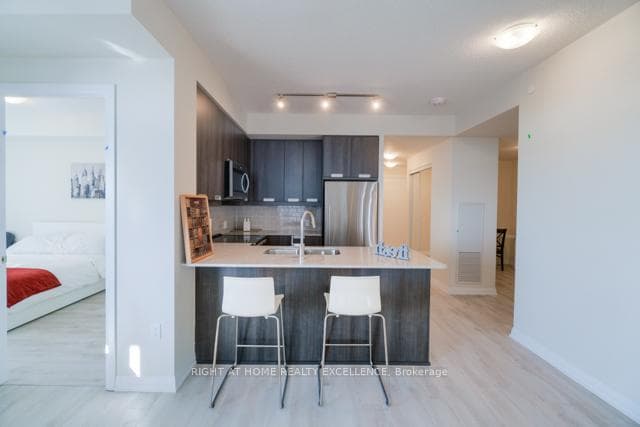 65 Watergarden Drive Unit 704 photo 6