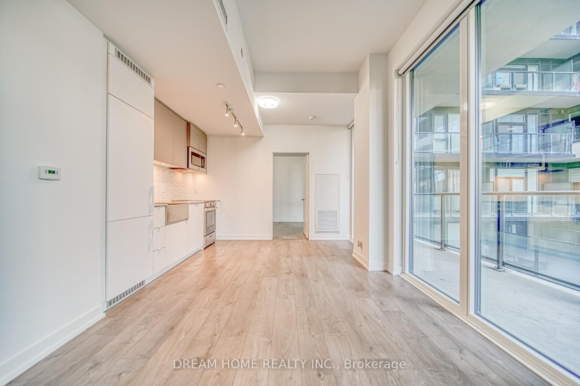 270 Dufferin Street Unit 416 photo 6