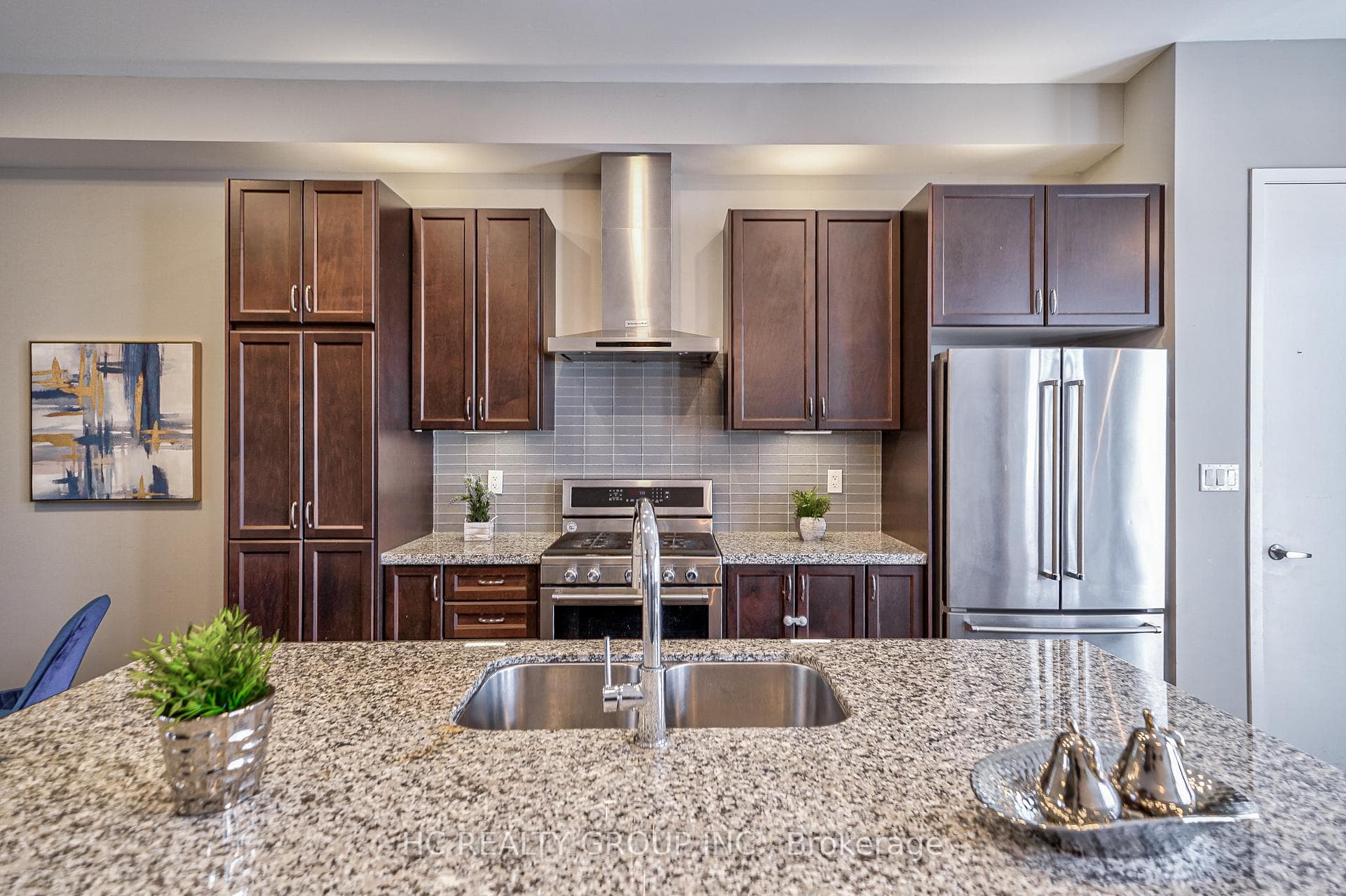 1208 Wellington Street photo 10