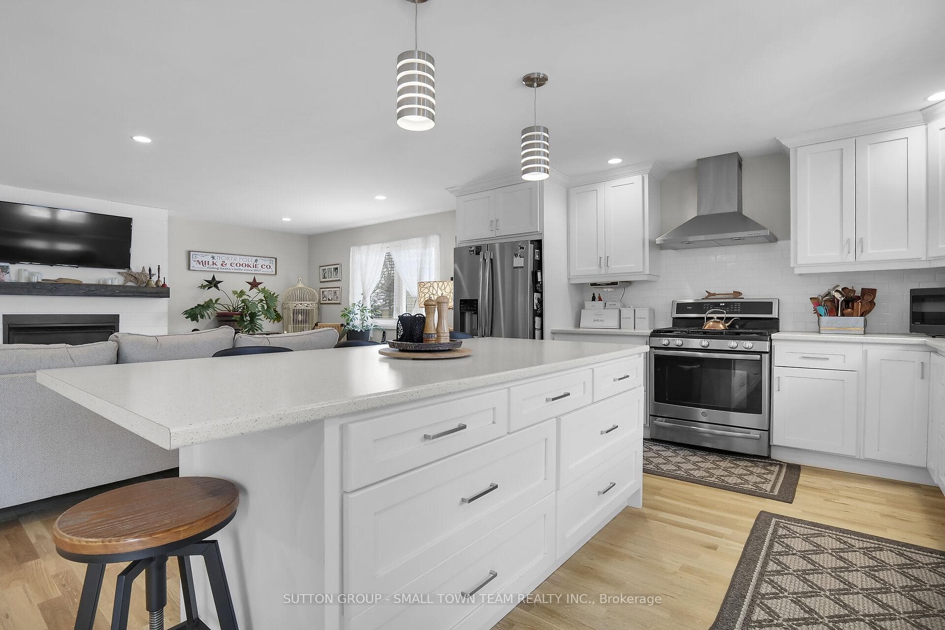 162 Roland Street photo 13