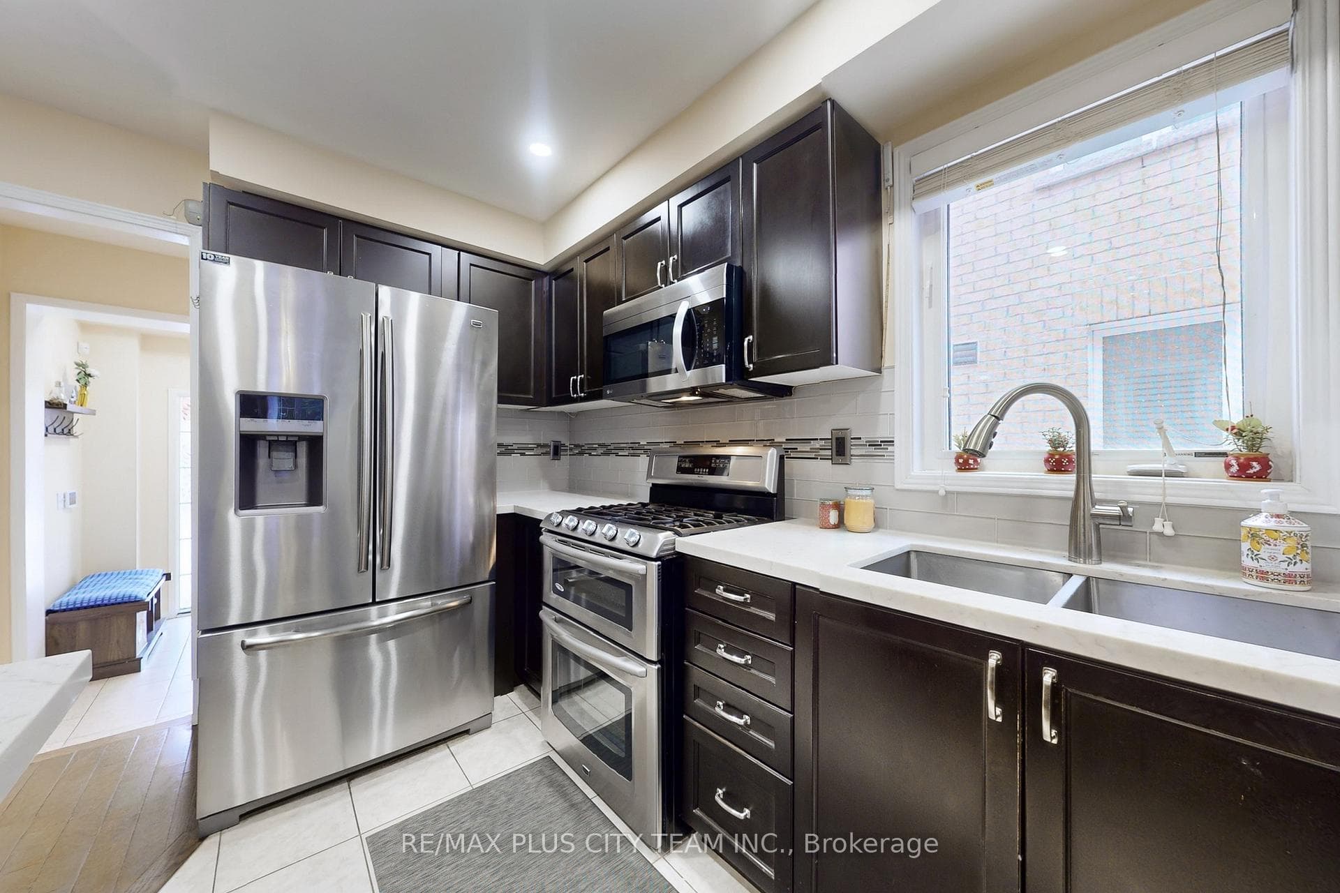 16 Edison Way photo 10