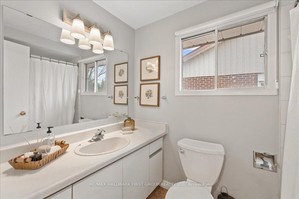 951 Gablehurst Crescent photo 34