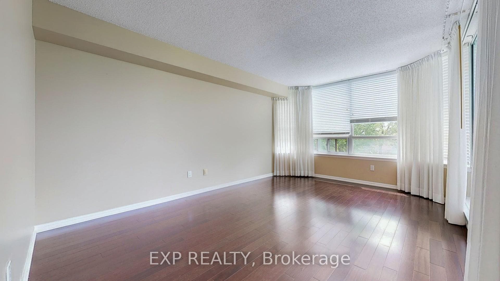 2nd Bedroom (South Facing)