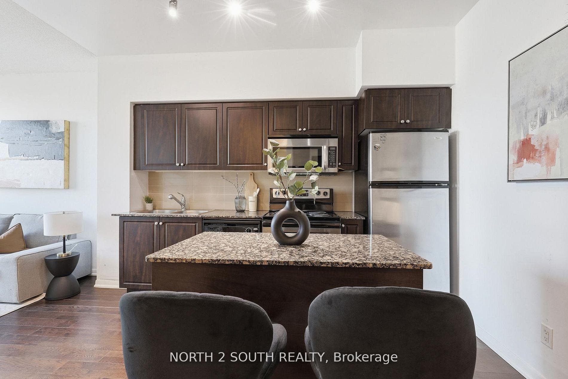215 Fort York Boulevard Unit 712 photo 3