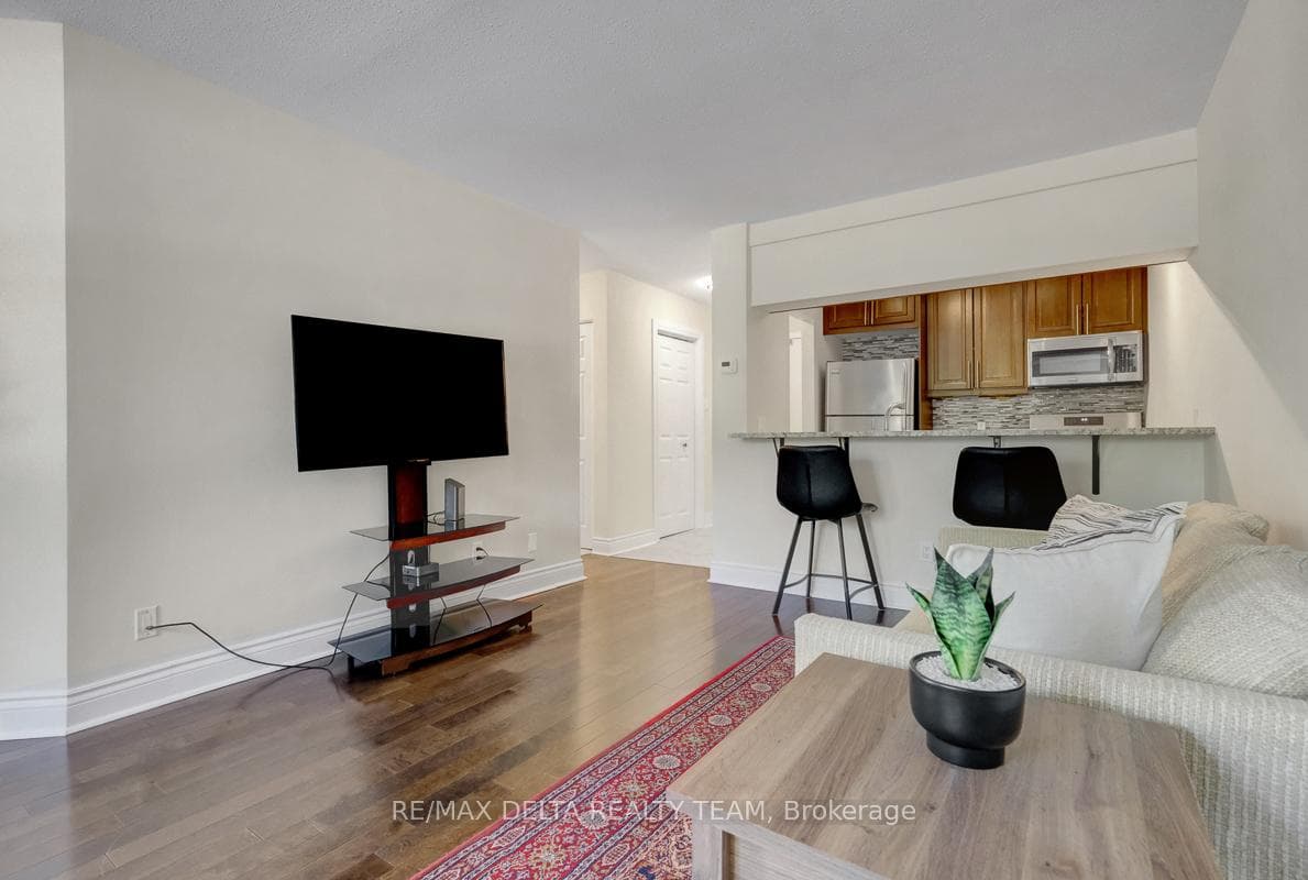1099 Cadboro Road Unit 107 photo 8