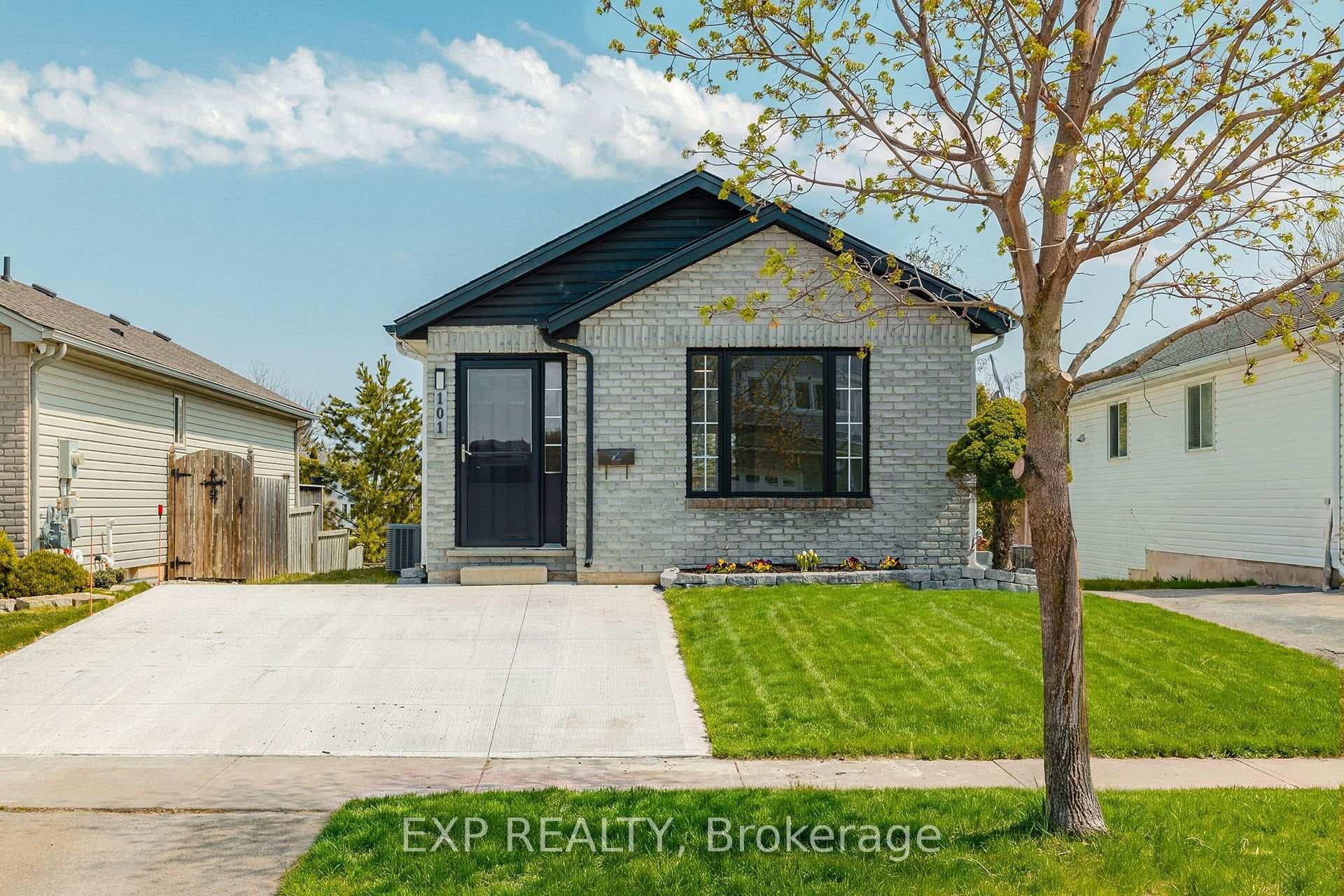 101 Anastasia Crescent photo 1