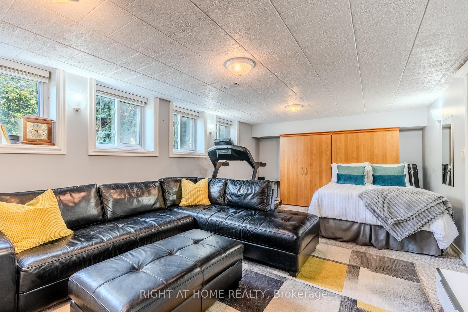 2 Prince Charles Drive photo 14