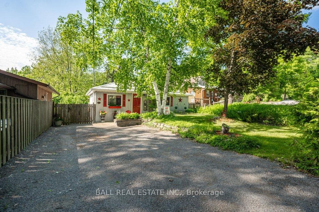 708 ROSE Avenue photo 2