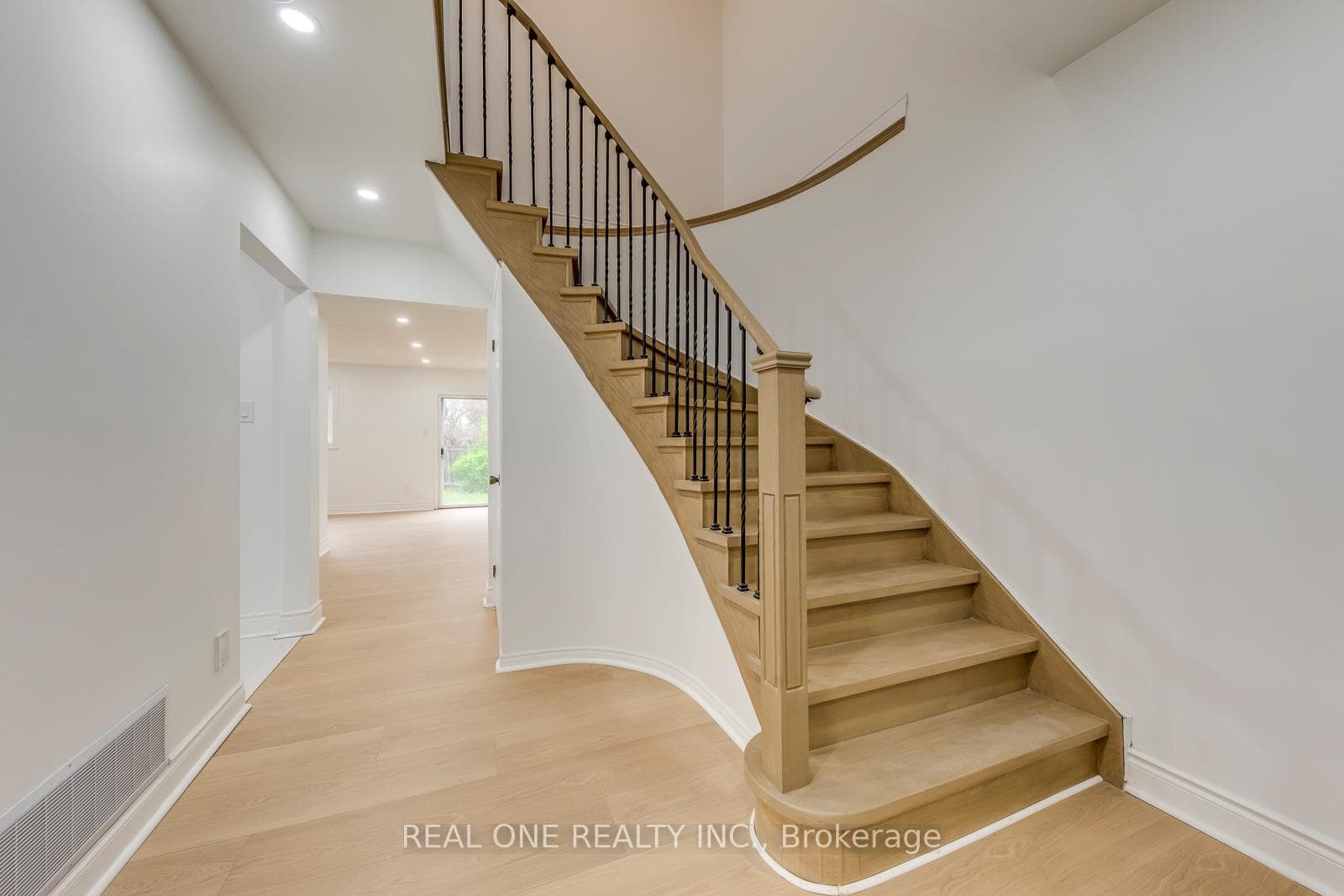 655 Paragon Place photo 8
