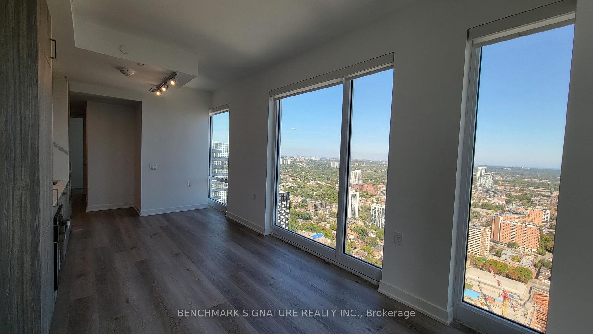 88 Queen Street Unit 5303 photo 9