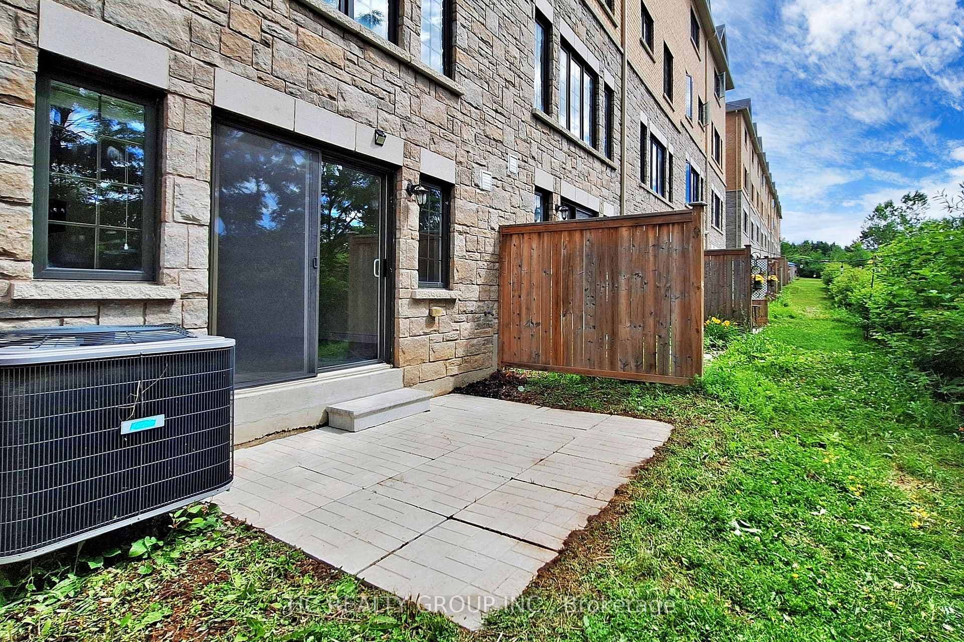 43 Milbourne Lane photo 35