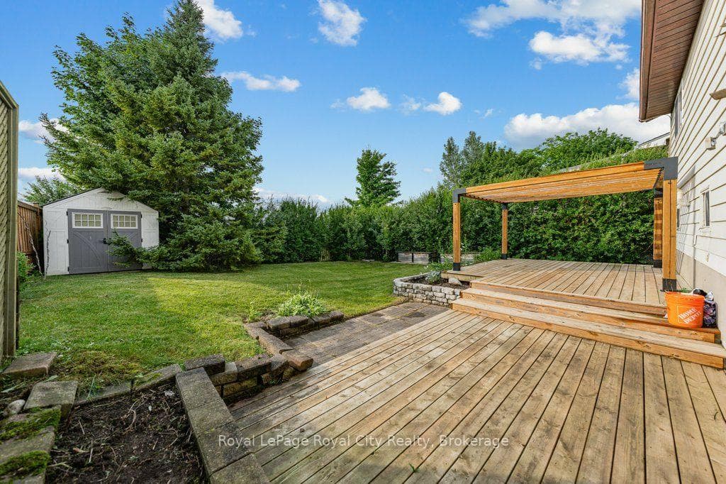 18 Springdale Boulevard photo 38